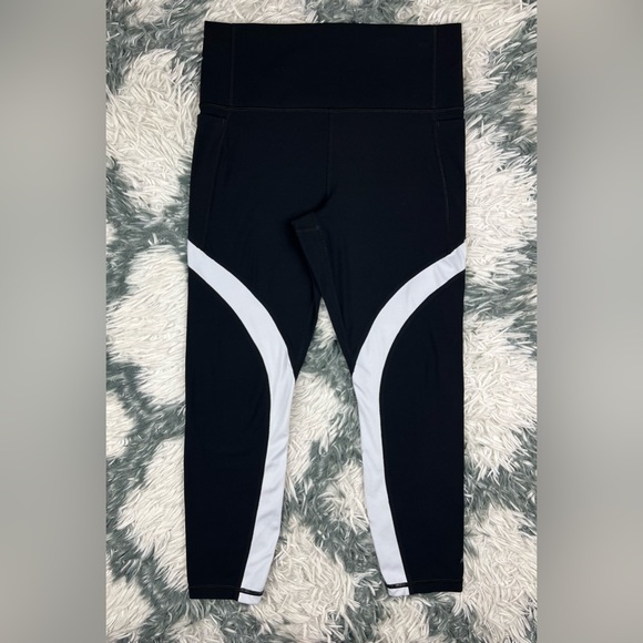 Athleta Pants - Athleta Women's Salutation Stash Pocket 7/8 Tight Black White Leggings Sz Medium